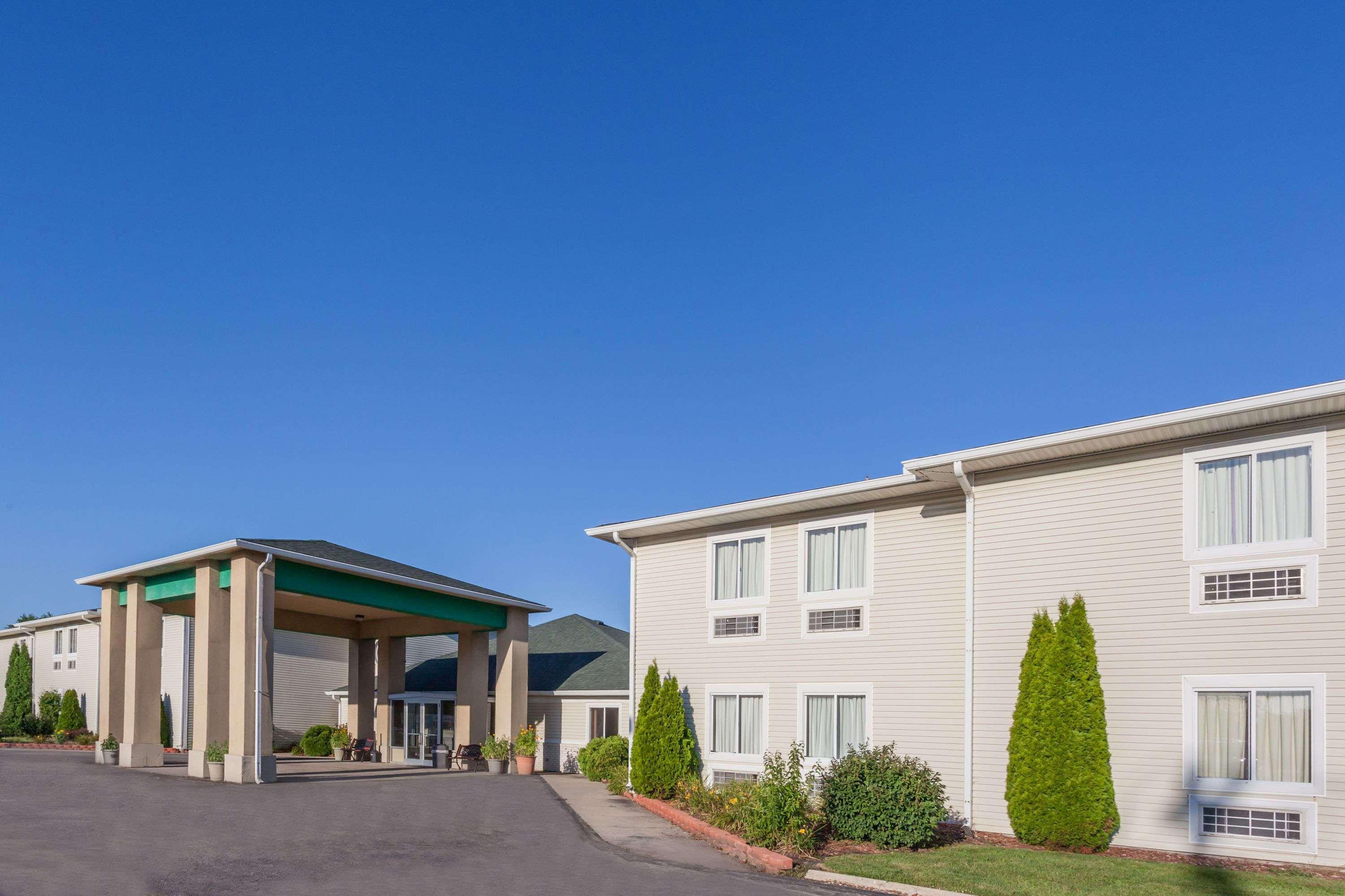 American Inn & Suites Dundee Exterior photo